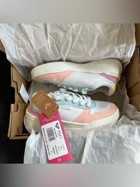 NIB Roxy Girl’s Harper Shoes Size 12